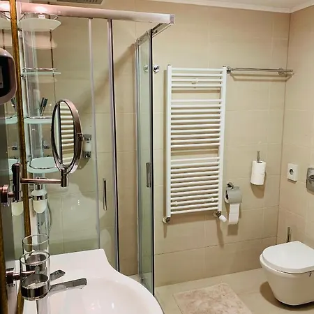 A01 Setany-silverine Apartmanhaz-orzoett Parkoloval *