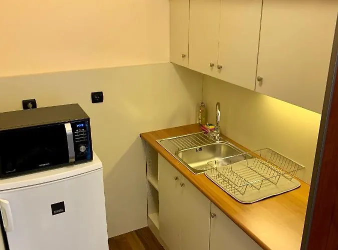 A01 Setany-silverine Apartmanhaz-orzoett Parkoloval באלאטונפורד